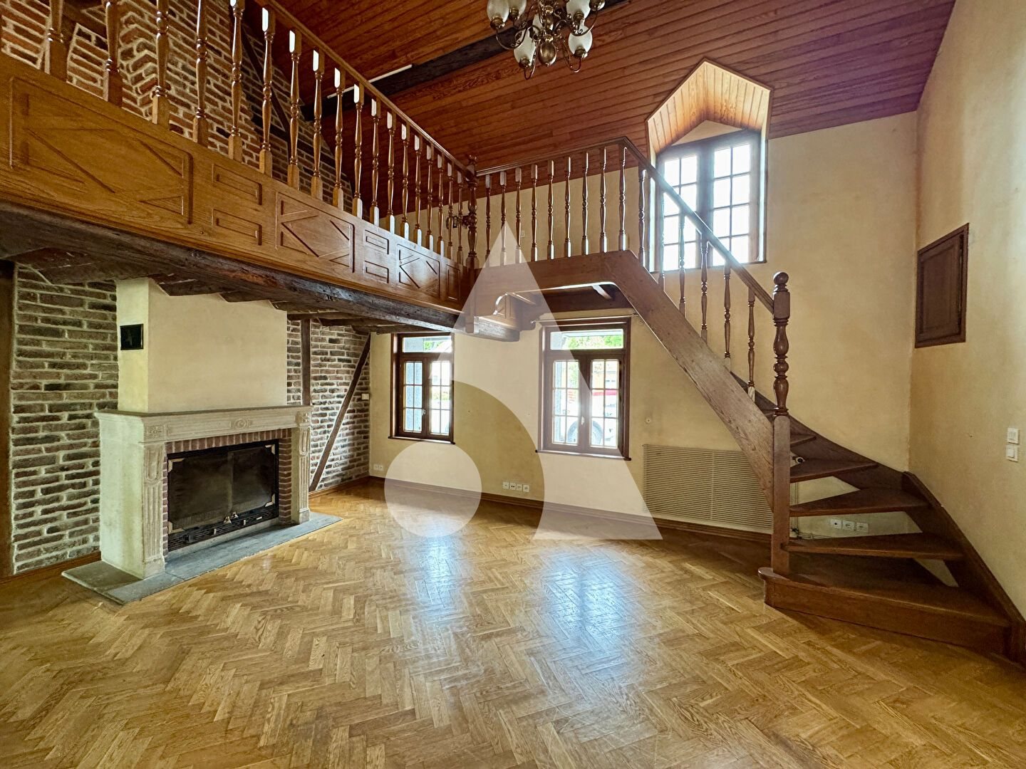 Séjour avec mezzanine du cabinet d'Escautpont